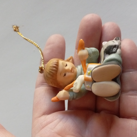 Berta Hummel Little Gift Wrapper" Holiday Ornament. - Picture 6 of 6